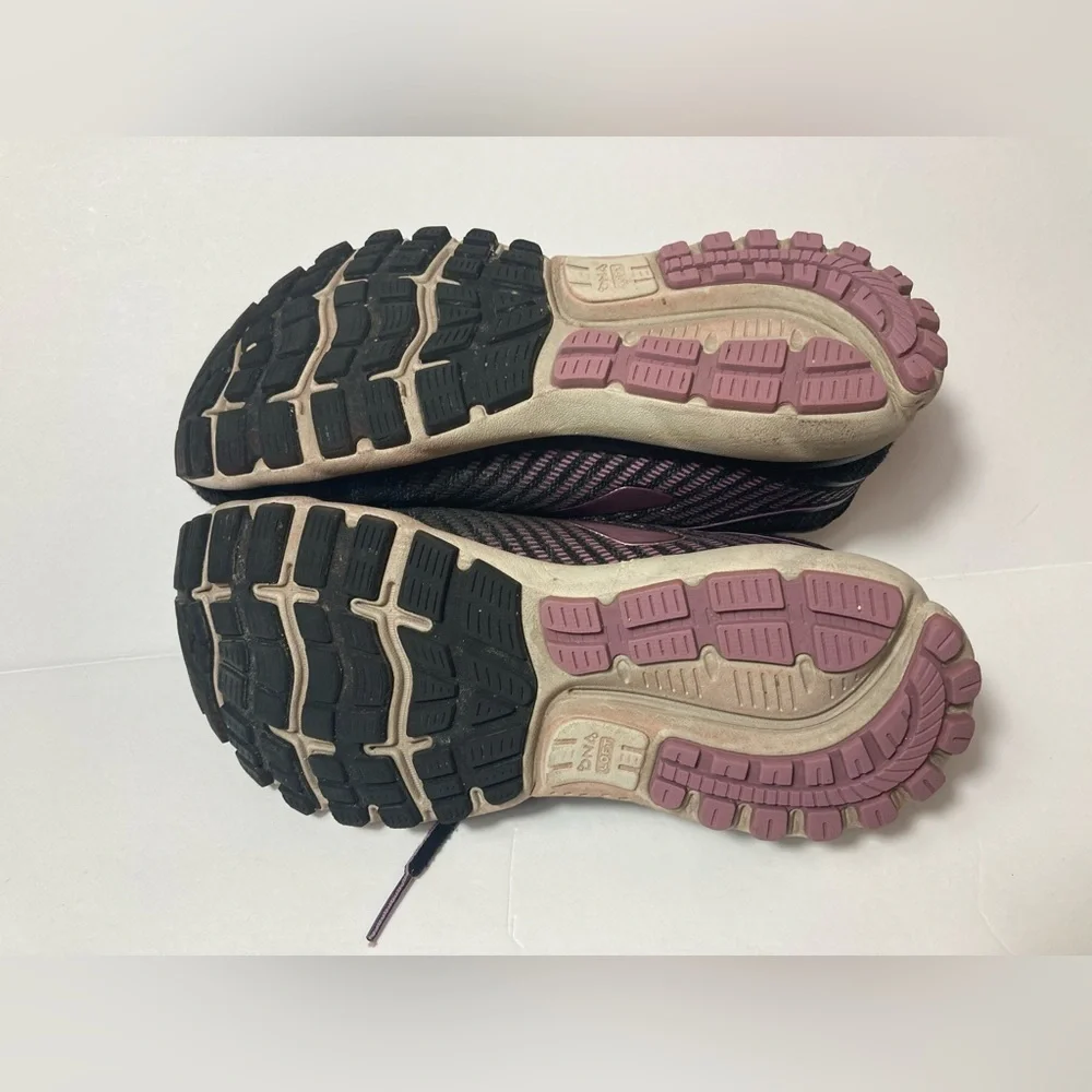 Brooks Ghost 12 black and purple tie string running shoes 9.5 athletic